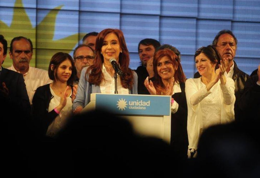 Cristina se entusiasma con la derrota de los gobernadores y avisa que es la m�s votada en el peronismo