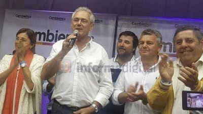 Cambiemos se impuso al PJ por 15 puntos 