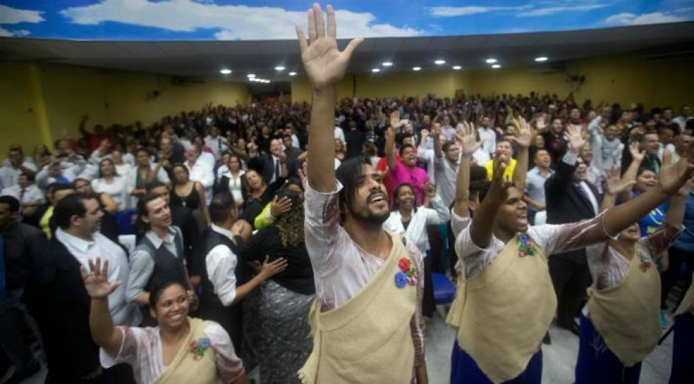 Uno de cada cinco catlicos latinos se pasa a las iglesias evanglicas