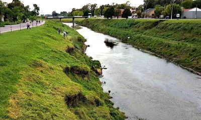 Realizan tareas de mantenimiento en el arroyo Tapalqu�
