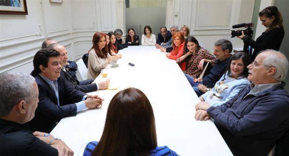 Cristina comenz a definir estrategia legislativa con sus diputados electos