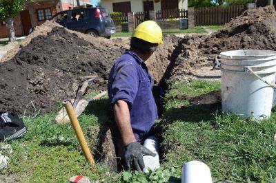Reparan la ca�er�a cloacal de Coronel Vidal