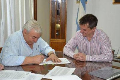 Tavella y Altolaguirre firmaron convenio por los 247