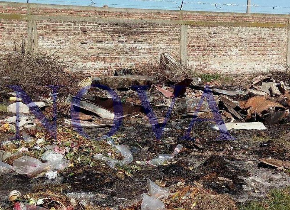 Abandono e inseguridad en el cementerio viejo