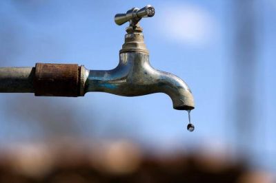 Se corta el agua en gran parte de la calle 57