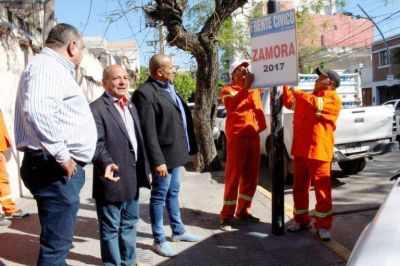 Tras las elecciones, el municipio realiza la limpieza de pegatinas pol�ticas en distintos puntos de la ciudad