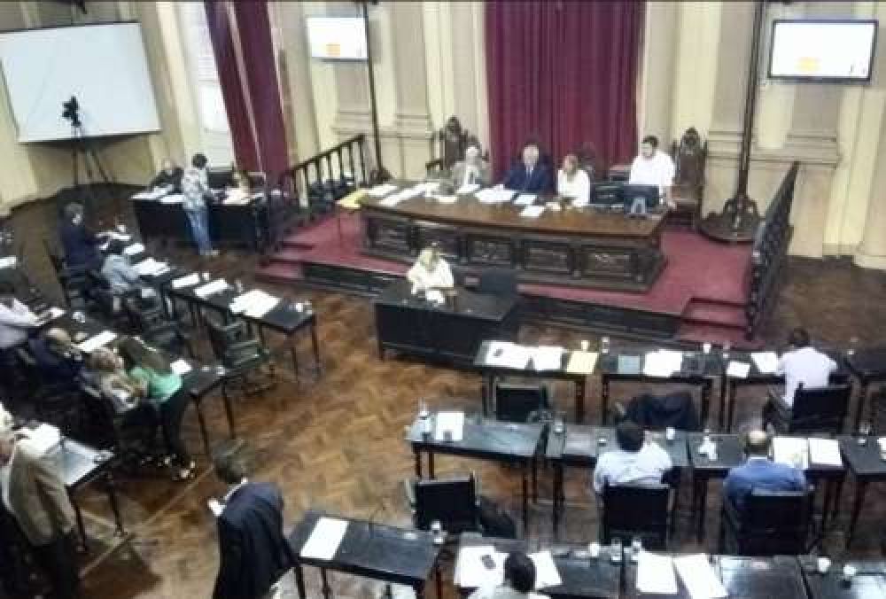 Silencio de diputados oficialistas y duras declaraciones de la oposici�n
