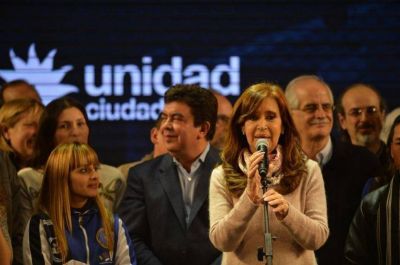La lista local arriba, Cristina bastante m�s abajo: intendentes K ganadores y �traidores?