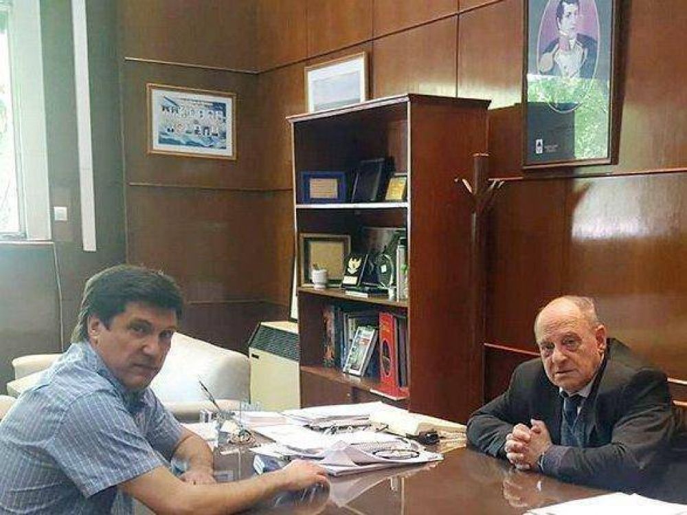 El edil Mario Rodr�guez baj� un cambio y llen� de elogios al intendente Carlos Arroyo