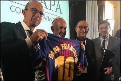 El �ltimo gesto del Papa y Omella con Catalunya