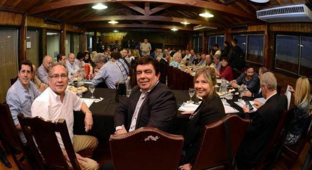 Los intendentes del PJ proponen a Gray o Descalzo como candidatos de unidad