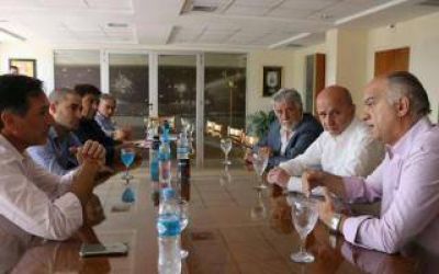 Lan�s: Se firm� acuerdo de cooperaci�n entre el Municipio, la Fundaci�n PUPI y el Club Lan�s