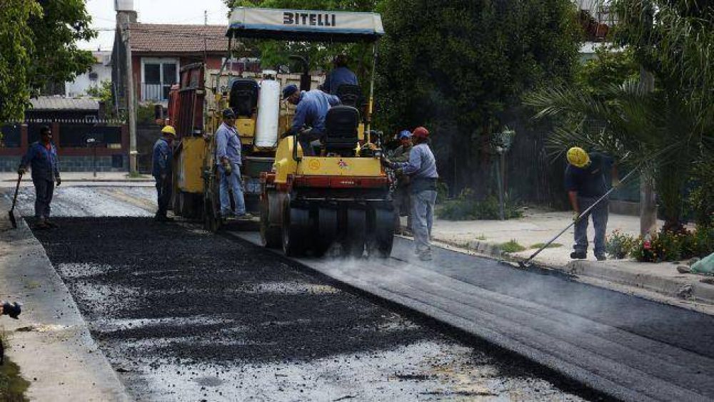Contin�an las obras de asfalto en Brown