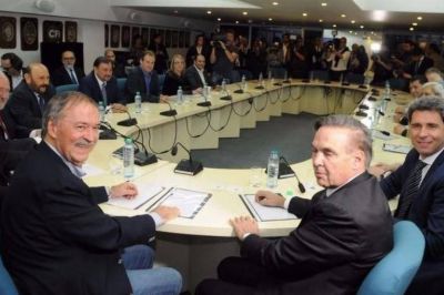 El Vicegobernador Isa particip� de un encuentro con mandatarios provinciales en Buenos Aires