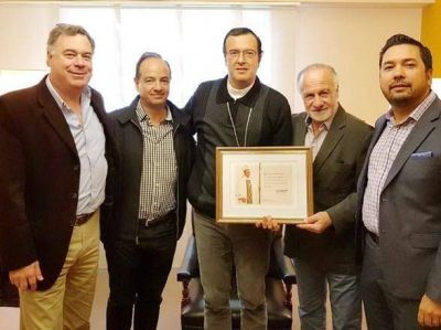 El Obispo Diocesano Gabriel Mestre junto a directivos de la UCIP