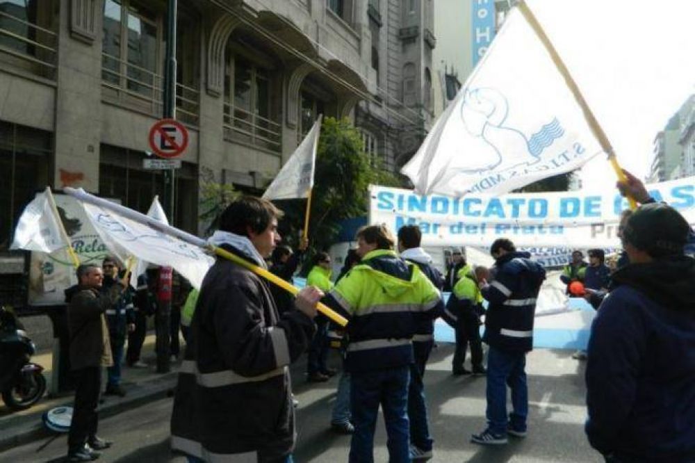 Trabajadores de la industria del gas reclaman a Camuzzi mejoras salariales en Mar del Plata