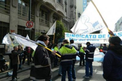 Trabajadores de la industria del gas reclaman a Camuzzi mejoras salariales en Mar del Plata
