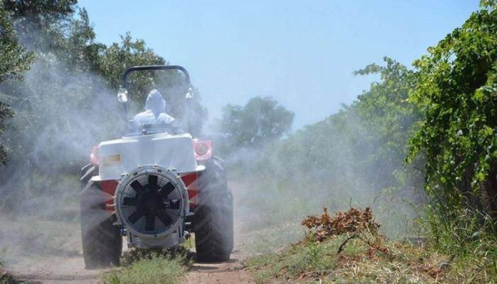 El Gobierno pone a disposici�n maquinaria para aplicar insecticidas