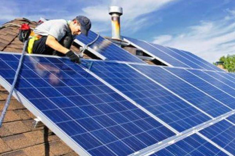 Impulsan la energ�a solar para luz y agua en edificios bonaerenses