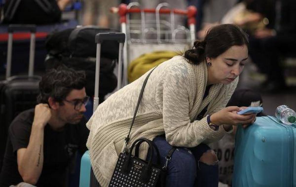 El paro en Aerolneas Argentinas afecta a 40.000 pasajeros