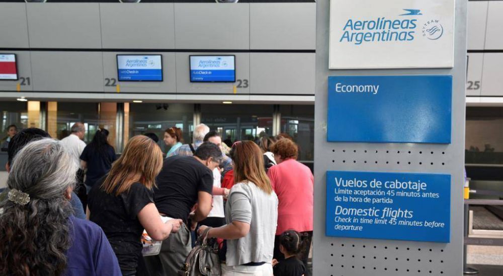 Pega fuerte en C�rdoba el paro de Aerol�neas