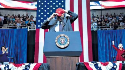 Tres hombres de Trump imputados por el Rusiagate