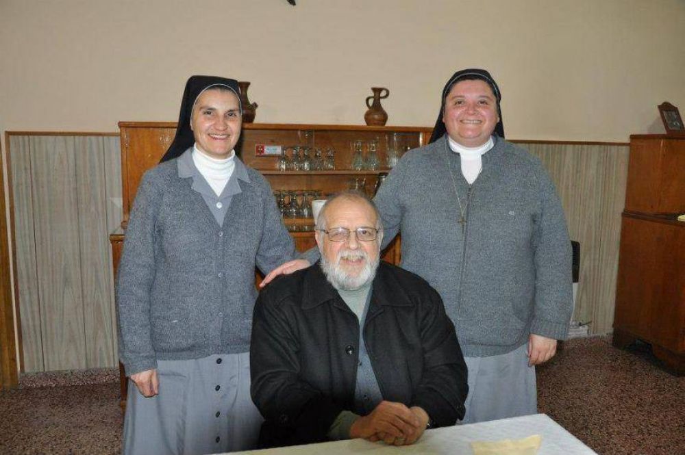Falleci� el padre Rom�n Becerra
