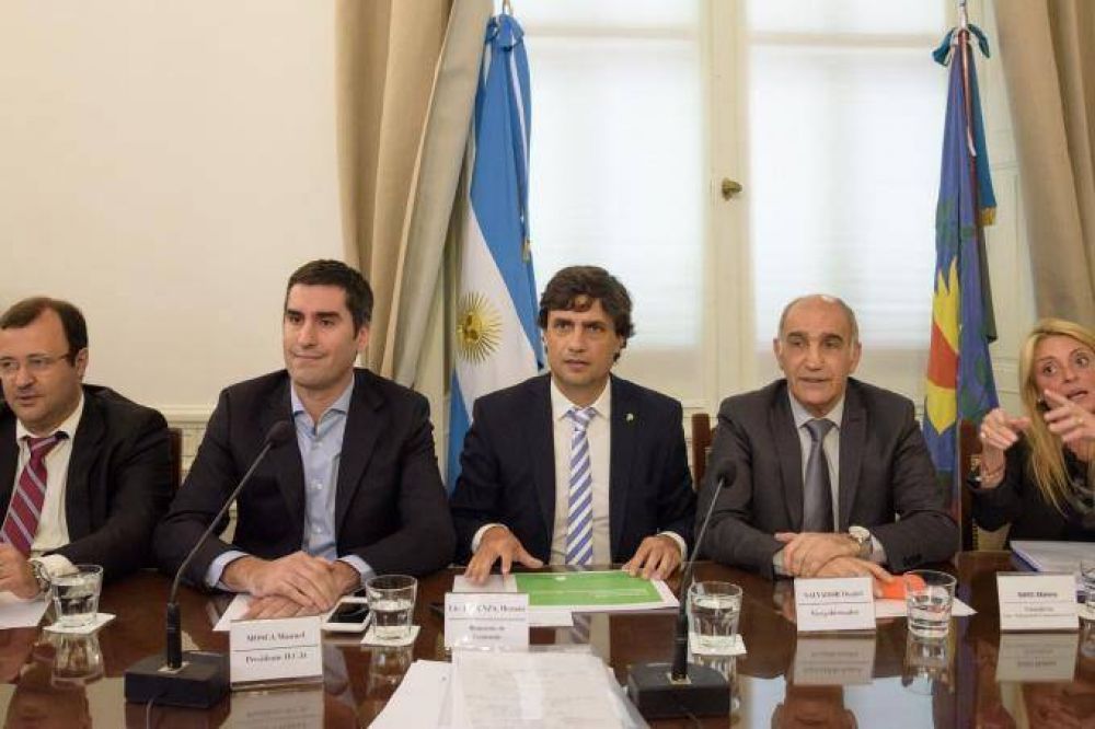 Lacunza defendi� el Presupuesto, pero la oposici�n alerta por �avance sobre autonom�as municipales�