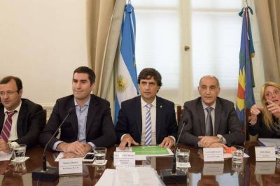 Lacunza defendi� el Presupuesto, pero la oposici�n alerta por �avance sobre autonom�as municipales�