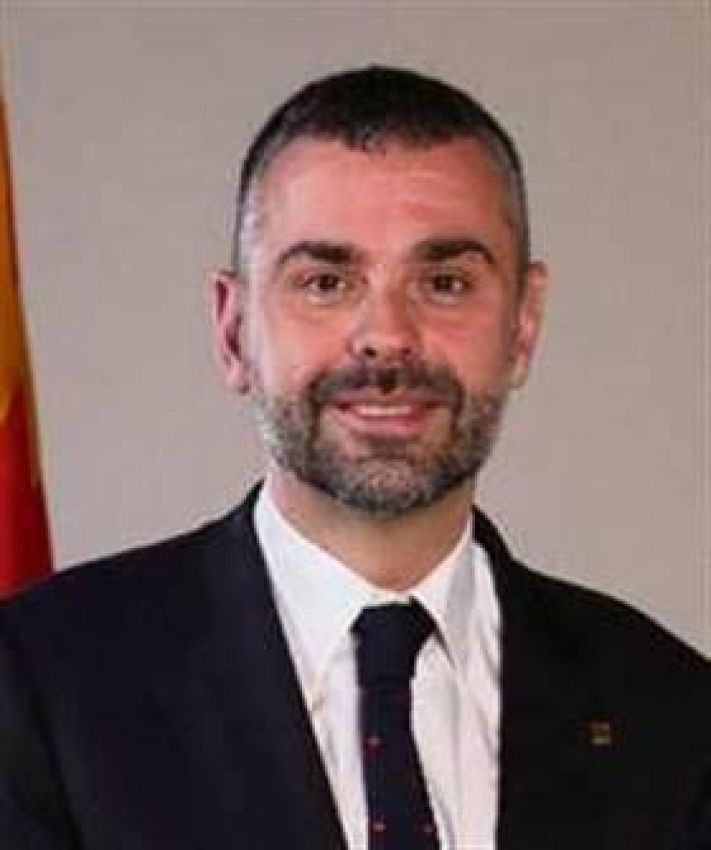 Con un mensaje de moderaci�n, un ex ministro catal�n se posiciona como candidato