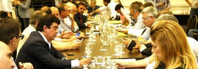 Por ahora en soledad, intendentes K buscan trabarle el Presupuesto a Vidal