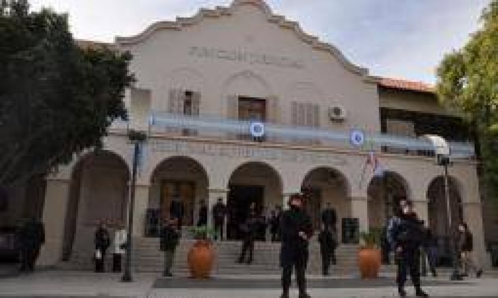 Ahora los judiciales reclaman el blanqueo de la quincenita