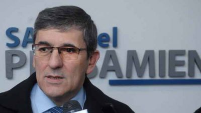  Franco advirti� que la lucha para las provincias ser� contra el �centralismo� y la �discrecionalidad�