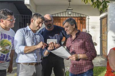 En Hurlingham, la comuna entrega botones antip�nico para combatir la inseguridad