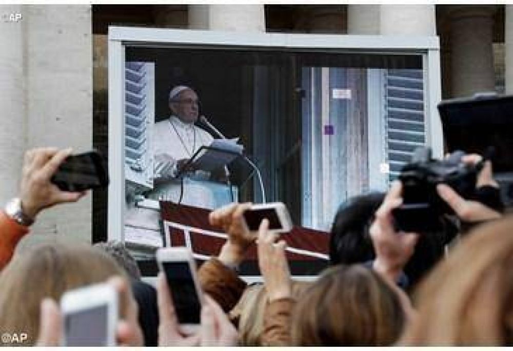 Oremos por las vctimas del terrorismo, de las guerras y de toda violencia, pidi el Papa