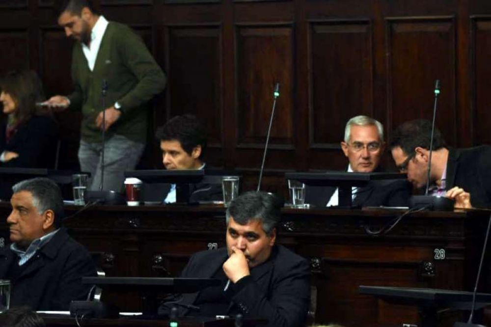 Diputados del PJ se mandan solos