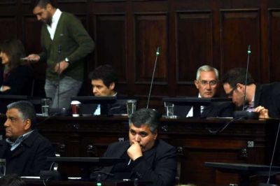 Diputados del PJ se mandan solos
