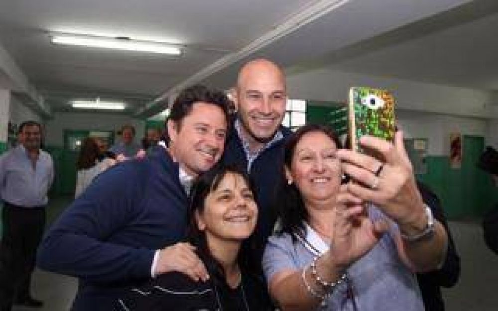 Quilmes: S�nchez Zinny y Molina recorrieron la escuela Media N�15