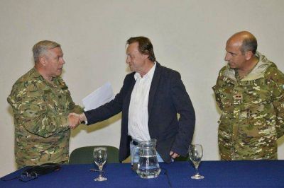 Varisco entreg� un aporte al Hospital Militar para la compra de camas