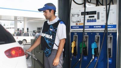 Despu�s de haber aumentado la nafta $2, YPF ahora la baj� $0,30
