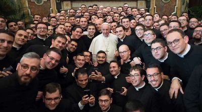 Papa Francisco a seminaristas: No dejen de rezar, sobre todo a la Madre [VIDEO]