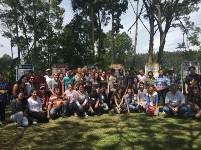 Alumnos de UADER y cooperativistas visitaron la planta de residuos de Chajar�