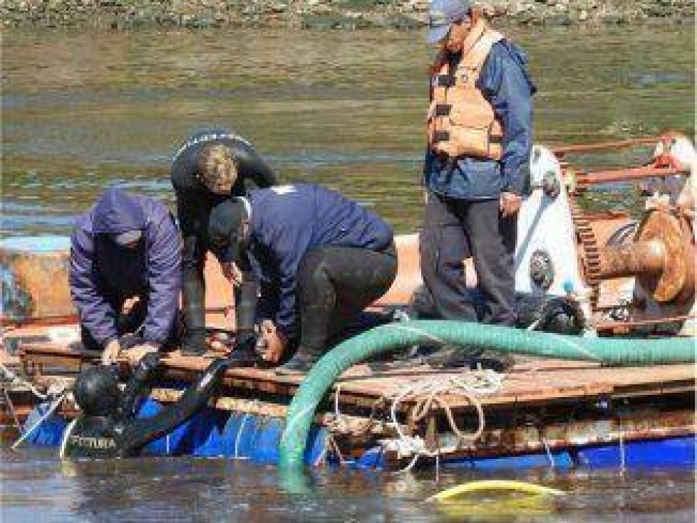 Ya se colocan las juntas y comienza a cristalizarse la reparaci�n del ca�o subfluvial