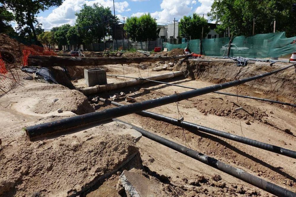 Se complicaron los trabajos en la avenida 31 y se estiran los inconvenientes con el agua