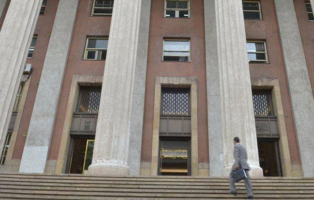 En la Justicia, 230 personas ganan m�s que Cornejo