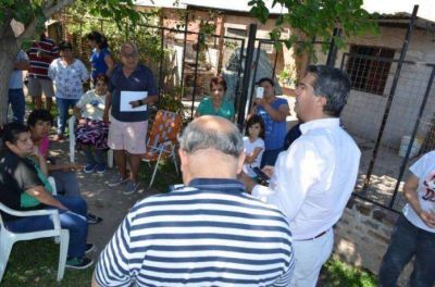 Villa Palermo II: Capitanich y vecinos delinearon acciones de trabajo