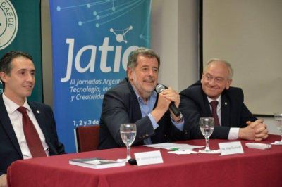 Elustondo asegur� que el capital humano de miles de j�venes har� m�s competitivo al pa�s