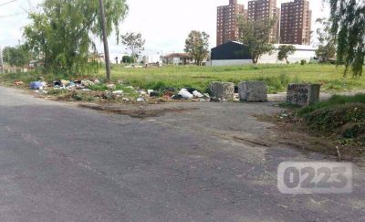 El terreno de Chacabuco y Per�, otra vez repleto de basura