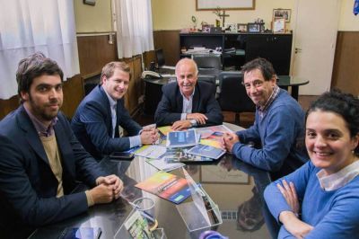 Ronda recibi� la visita de Campbell y juntos evaluaron agenda de trabajo