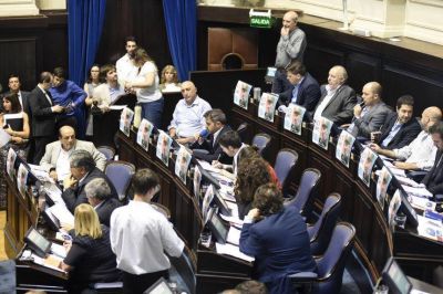 Intensos llamados desde el PJ a peronistas y massistas para que no voten el Presupuesto